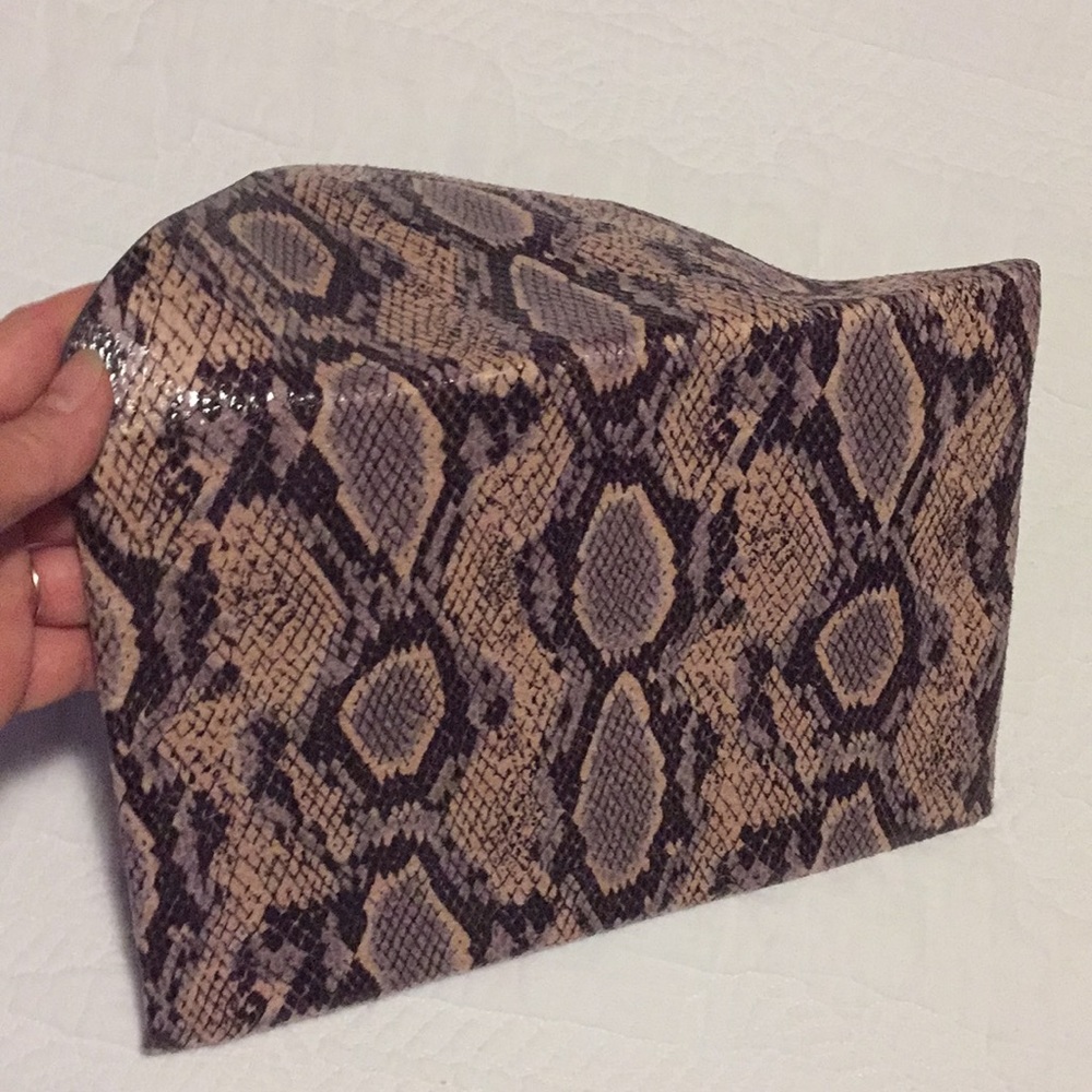 BCBG - Picture 4 of 5